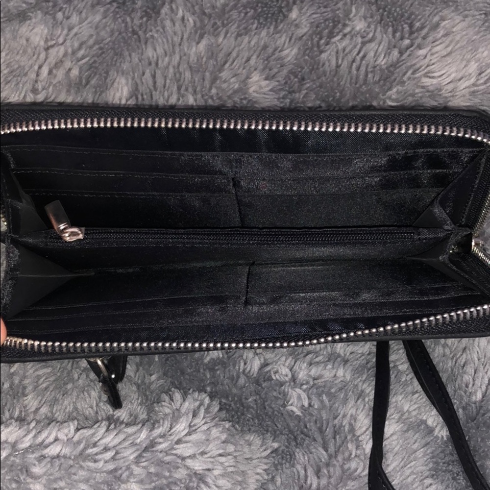Maurices Wallet - Picture 2 of 2